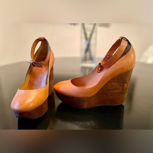 Chloe Tan Leather Ankle-Strap Wedge Shoes - New